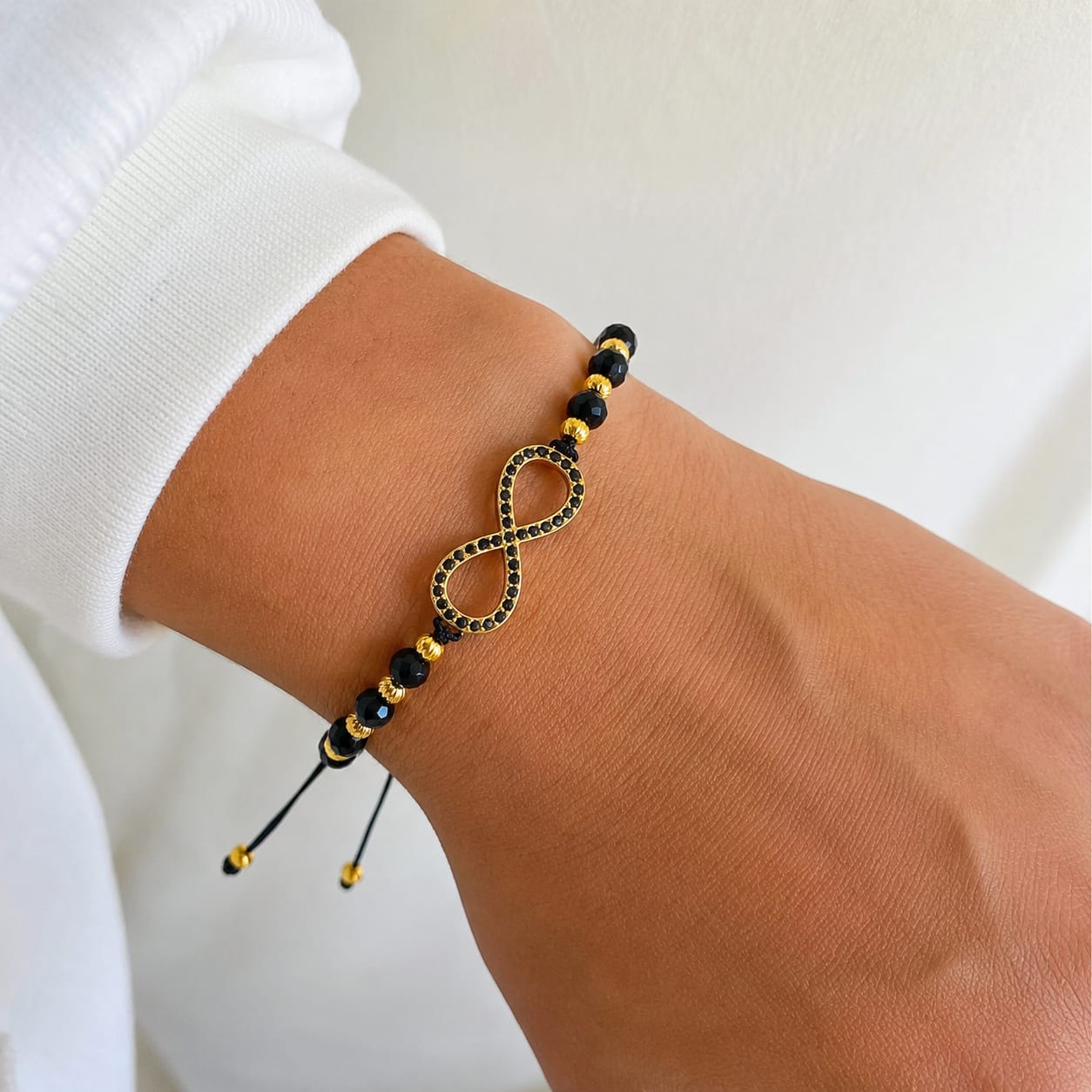 Bratara Infinite Onix, Placată cu Aur 18K